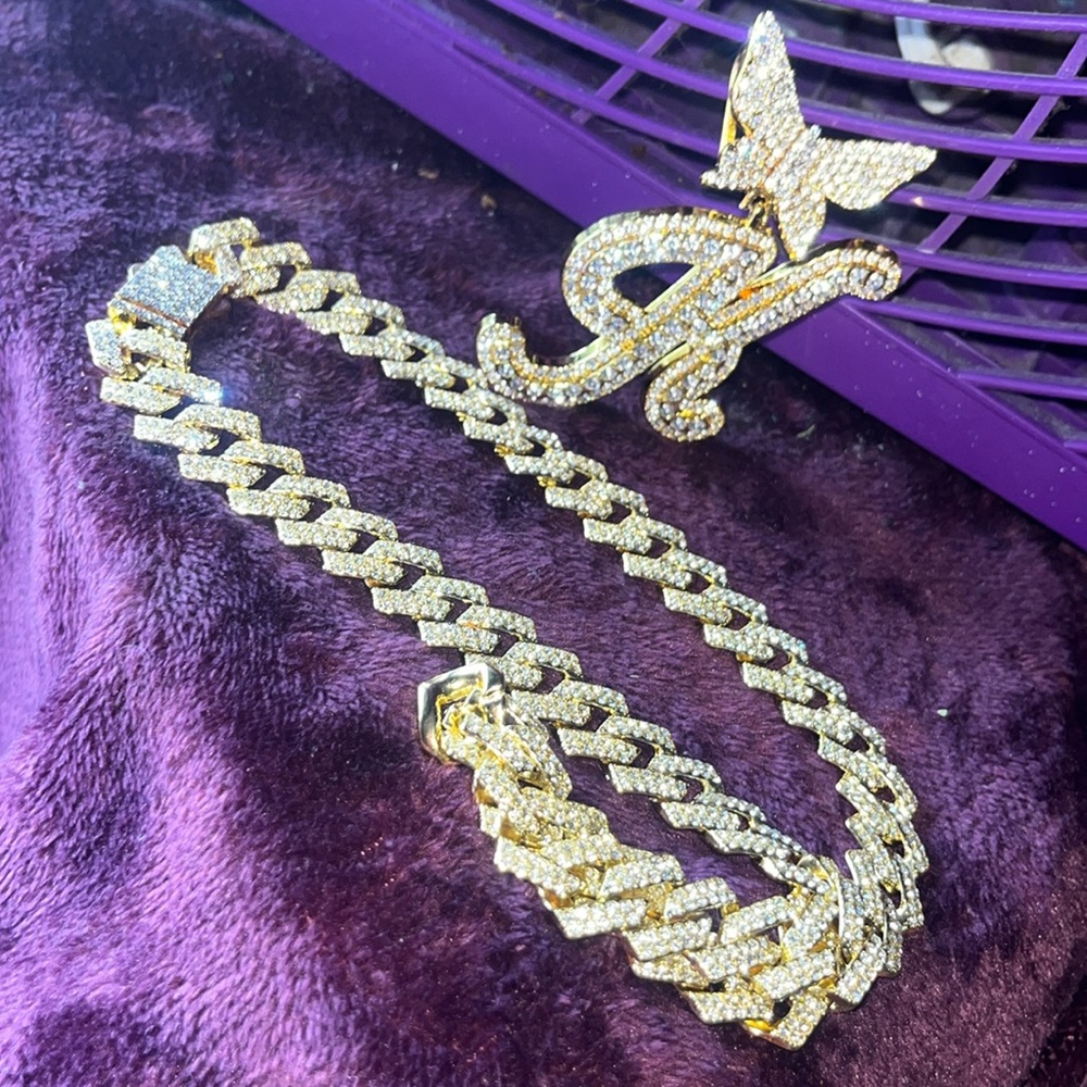 Women’s lettered necklace